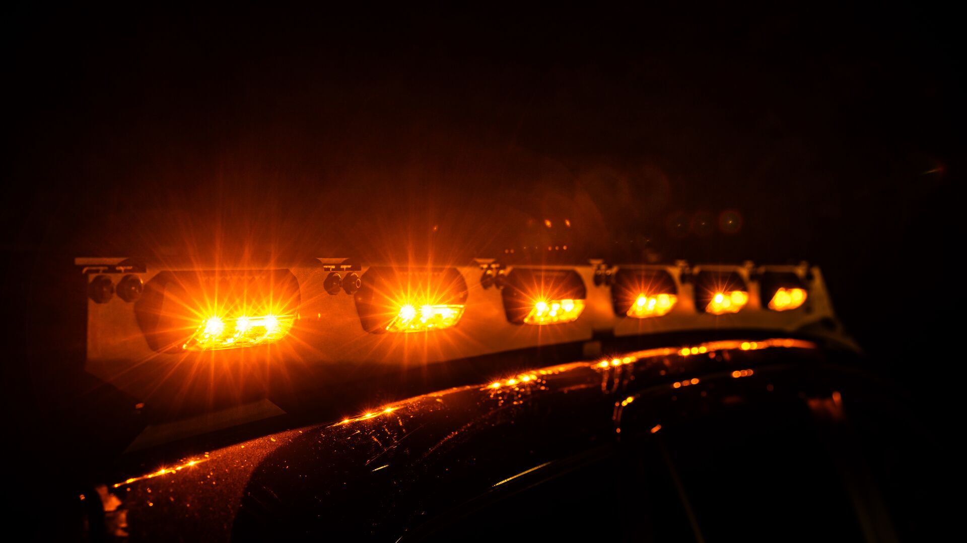 Dual colour lighting — amber output