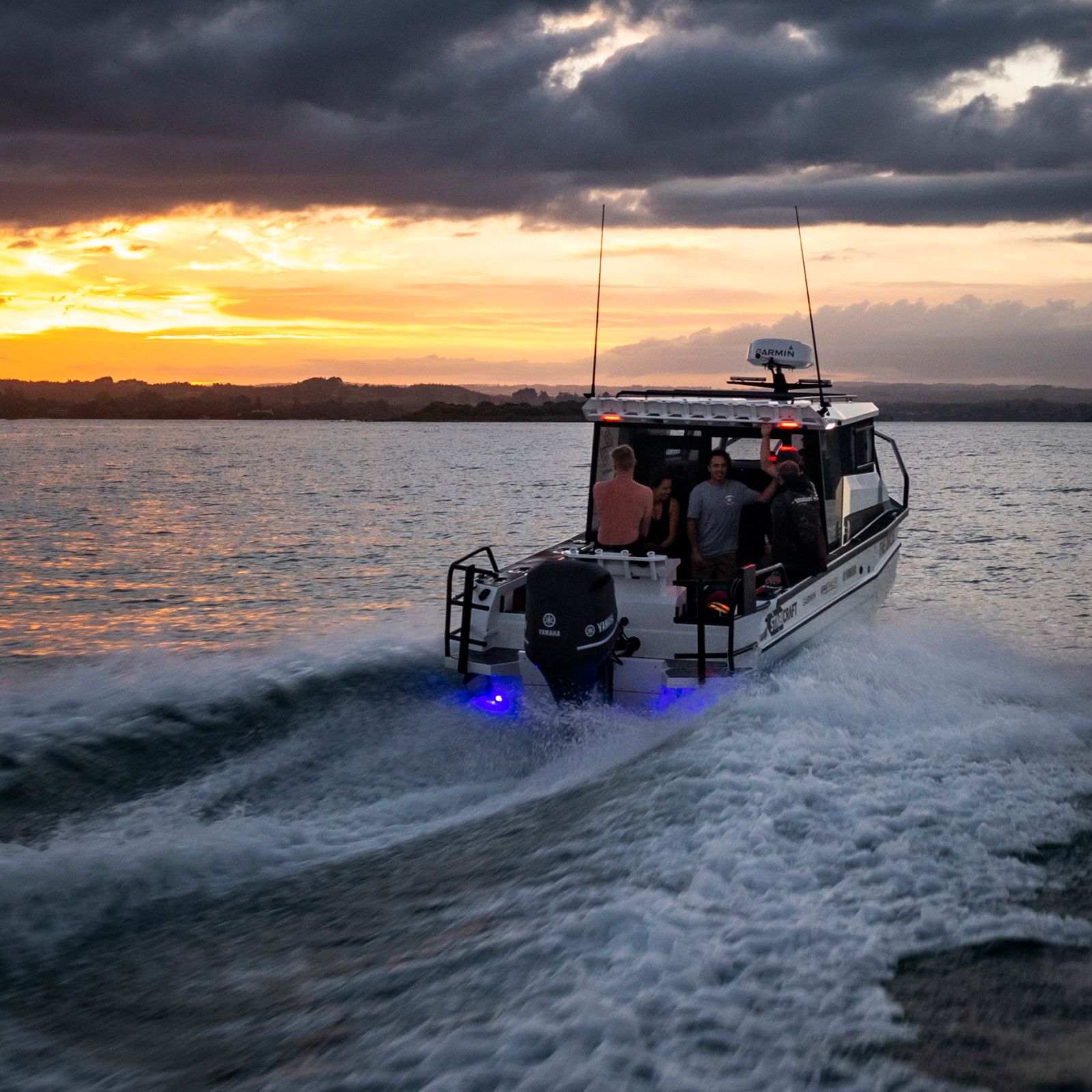 Narva LED Deck lamp with red glow on fishing boat with wake