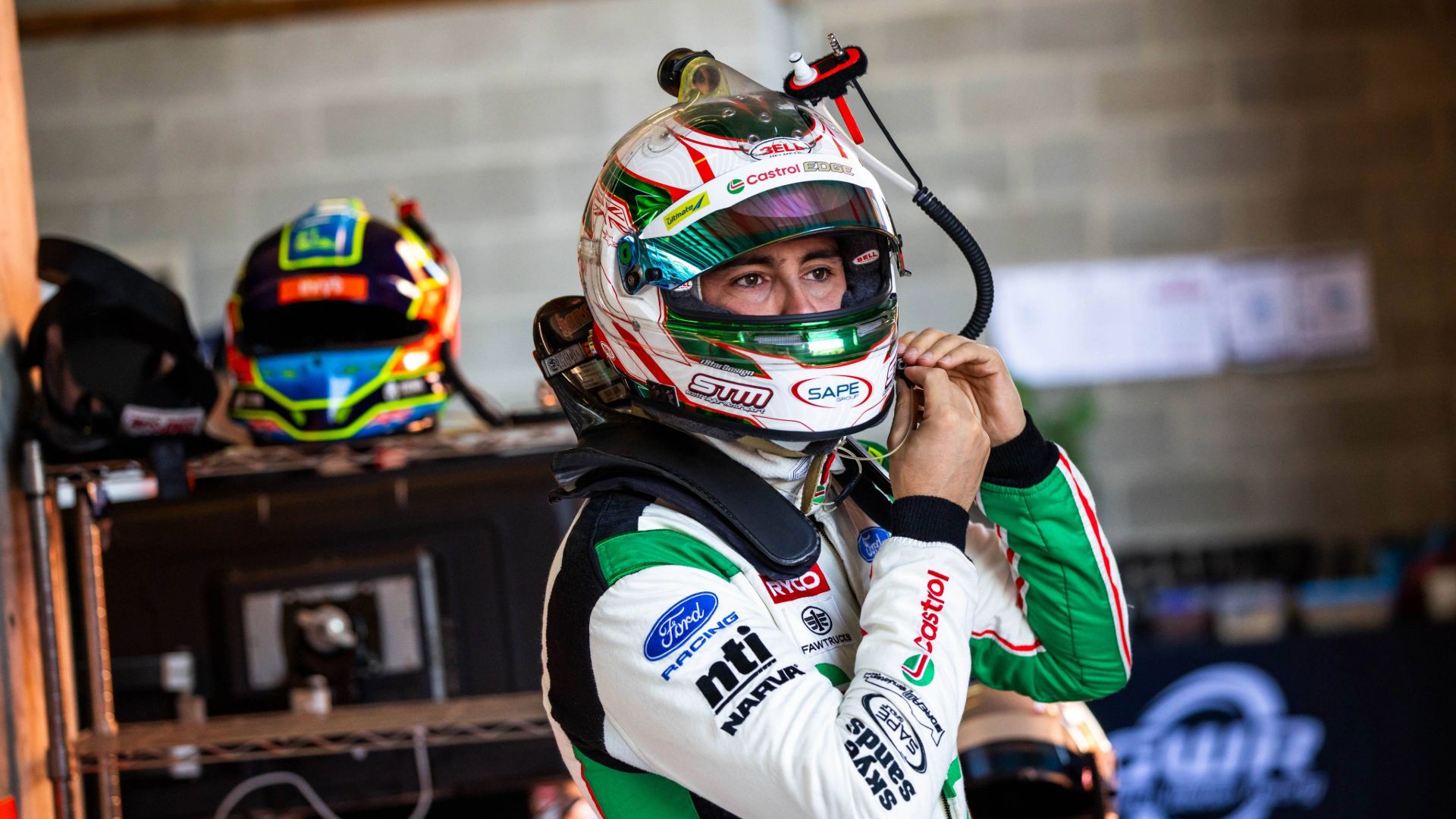 Thomas Randle with team at Bathurst